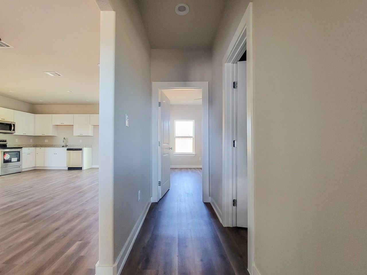 3620 Skylane Ave - Photo 5 of 11