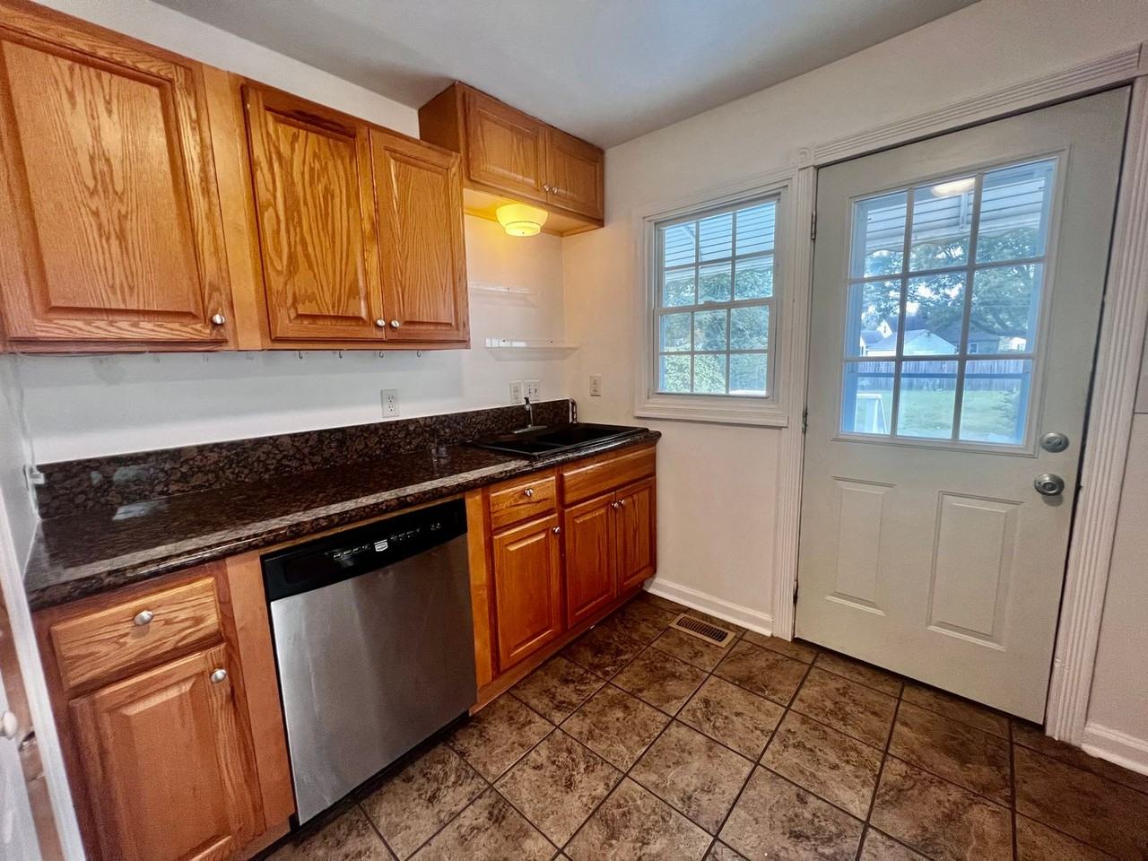 8121 Old Ocean View Rd - Photo 5 of 26