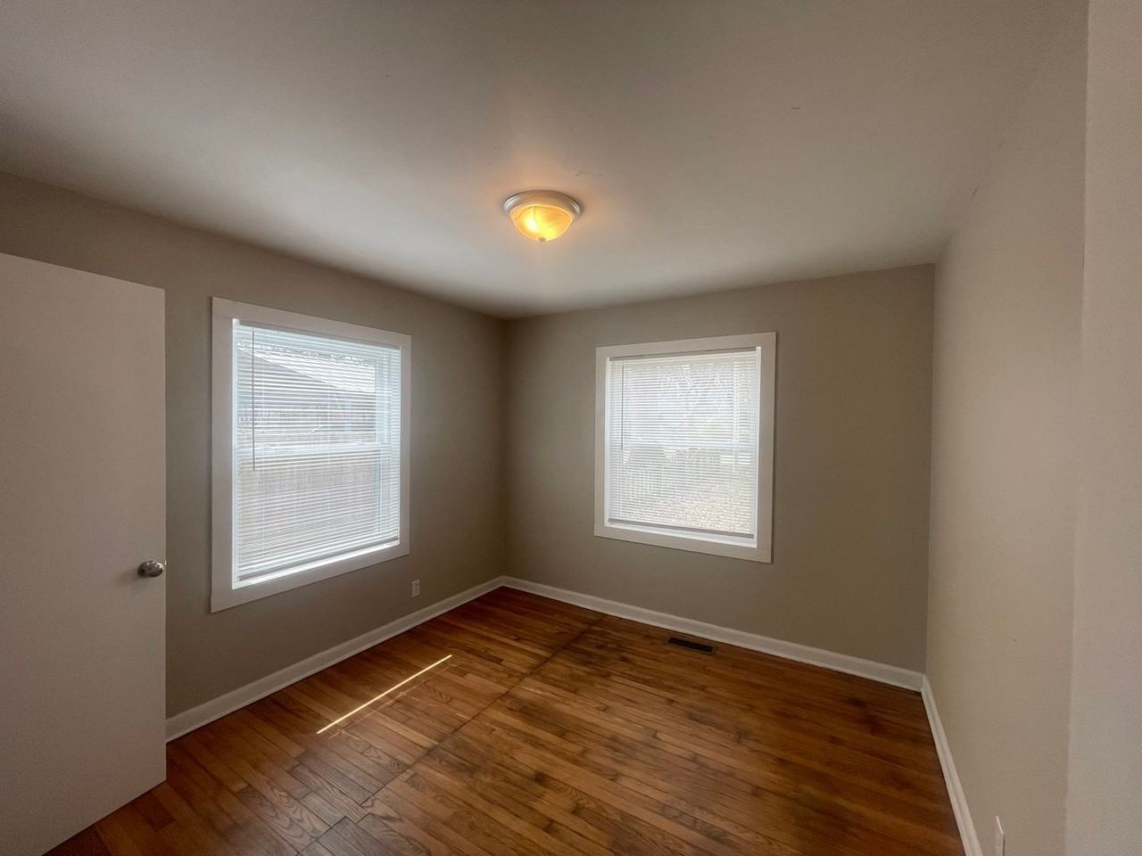 2044 S Hampton Ave - Photo 3 of 3