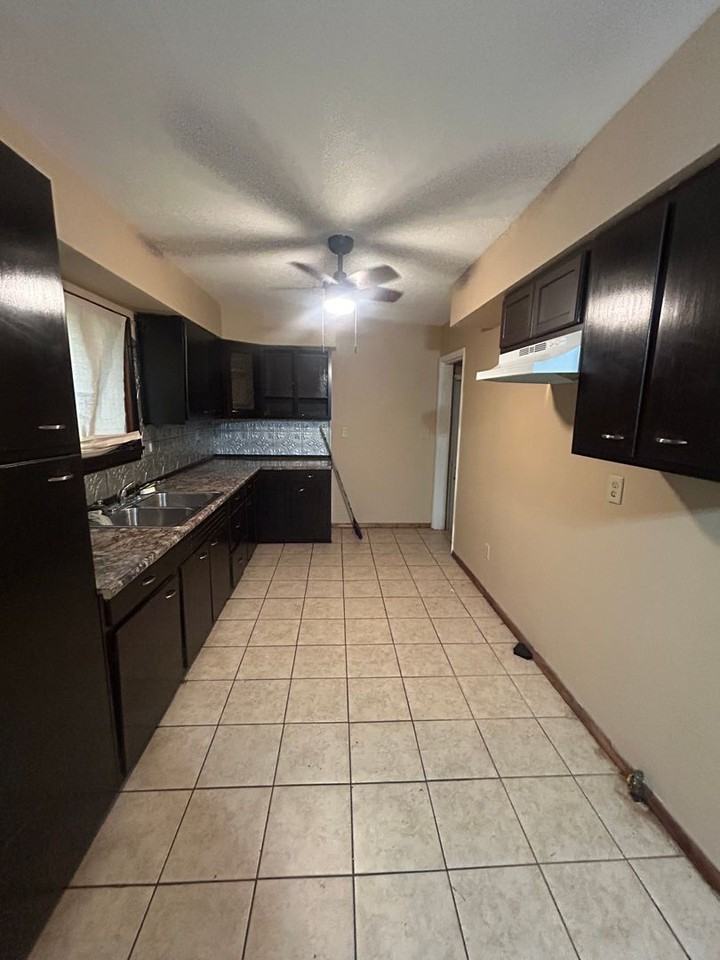 2277 Jennings St - Photo 2 of 15