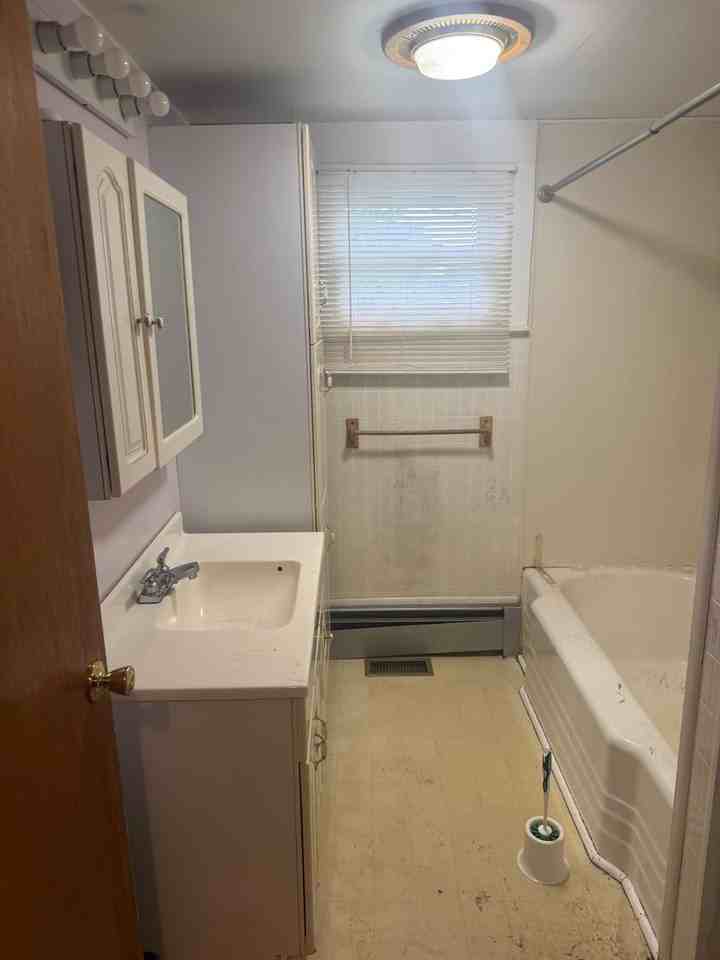 525 Ne 5th St - Photo 4 of 8