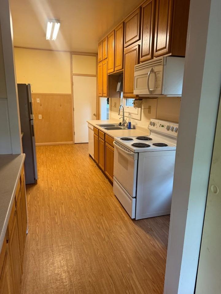 525 Ne 5th St - Photo 7 of 8