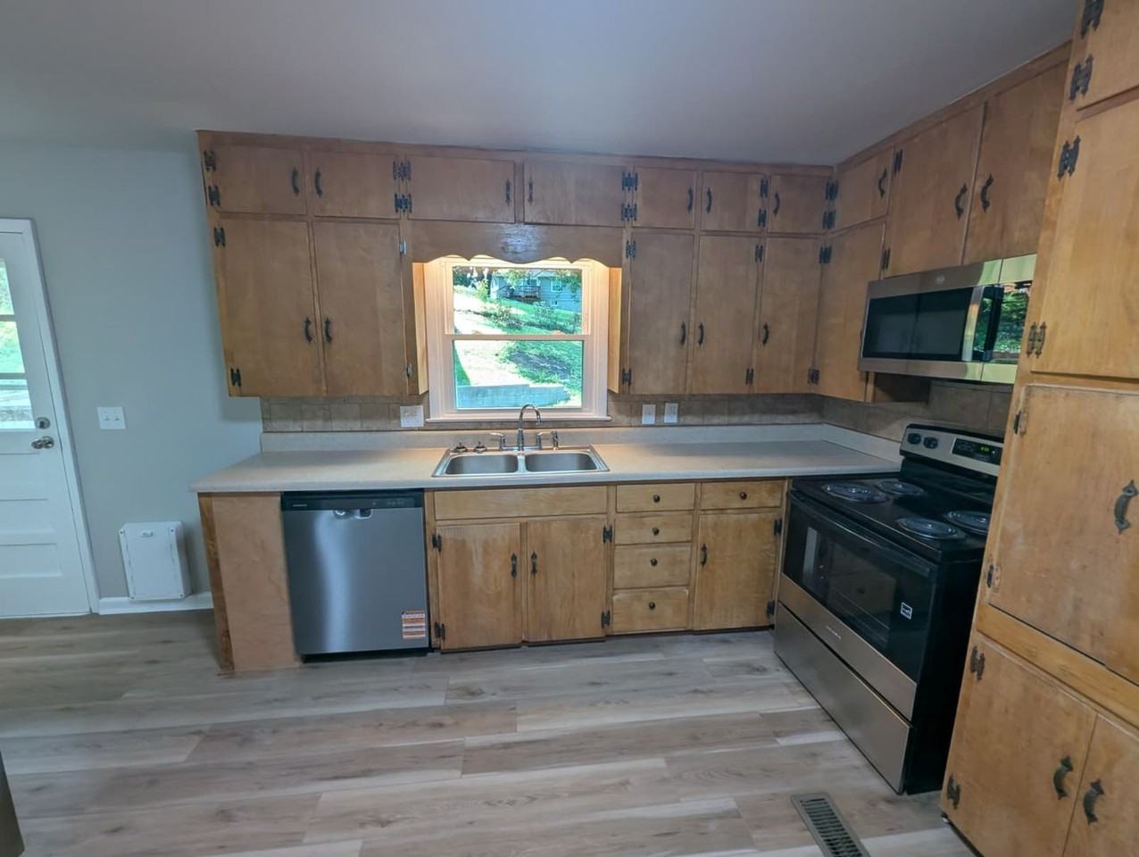 5412 Anah St - Photo 2 of 24