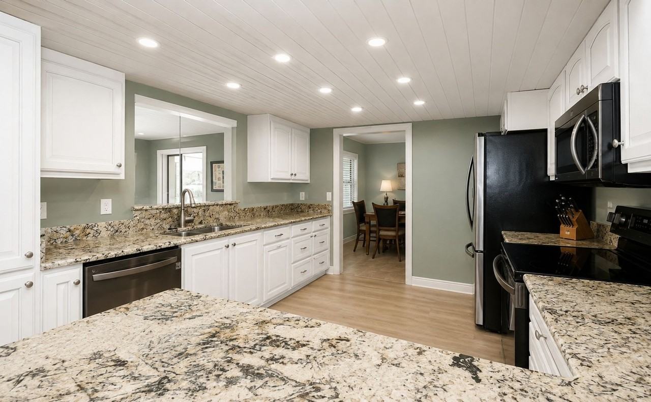 2876 Captiva Dr - Photo 2 of 28