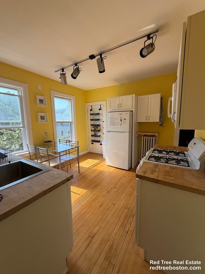 14 Glenwood Ave #2 - Photo 2 of 14