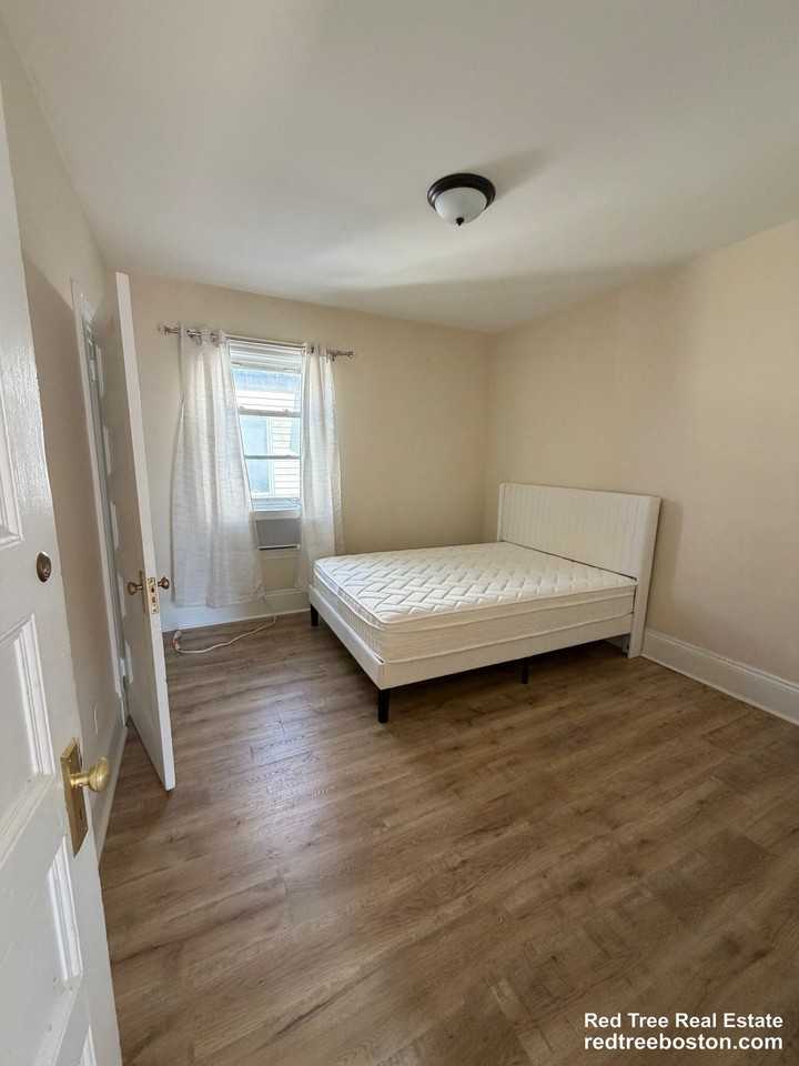14 Glenwood Ave #2 - Photo 4 of 14