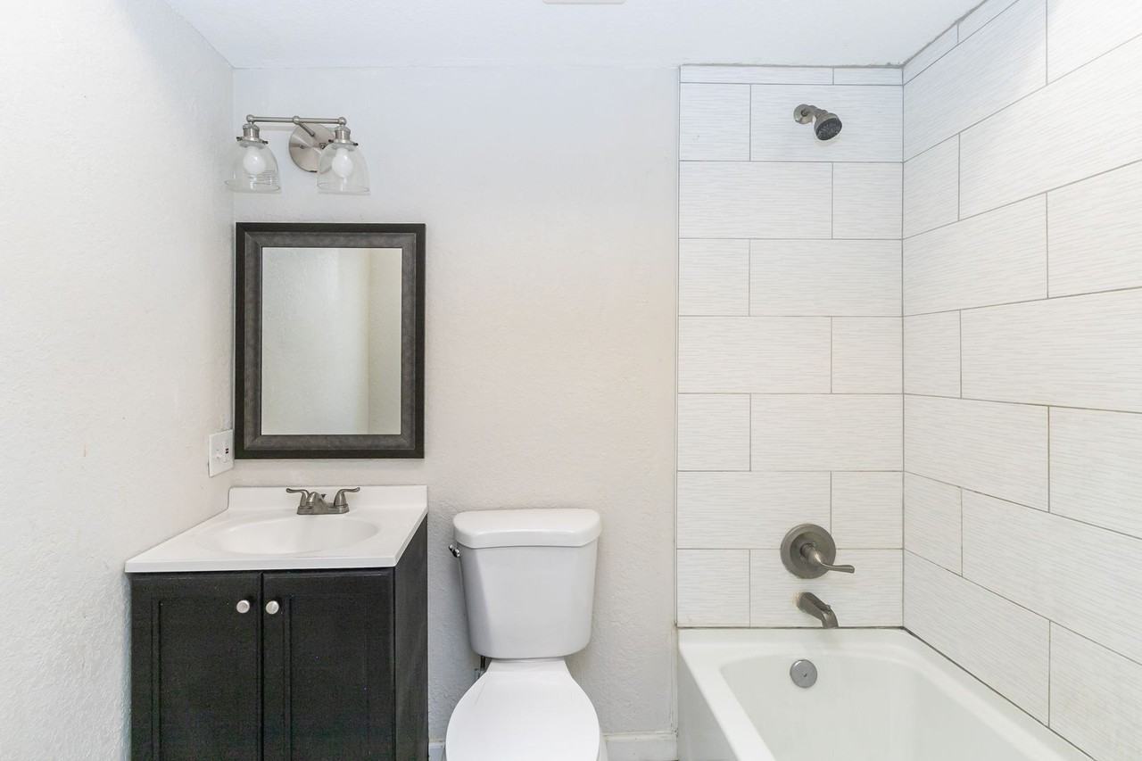 2024 E 48th Ter - Photo 6 of 20