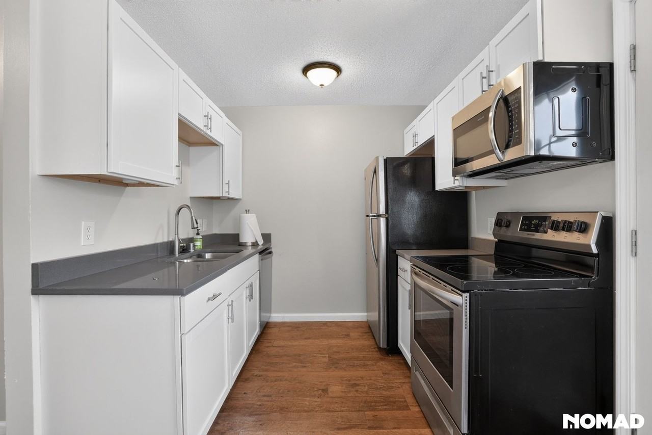 16112 Foliage Ave W - Photo 3 of 29