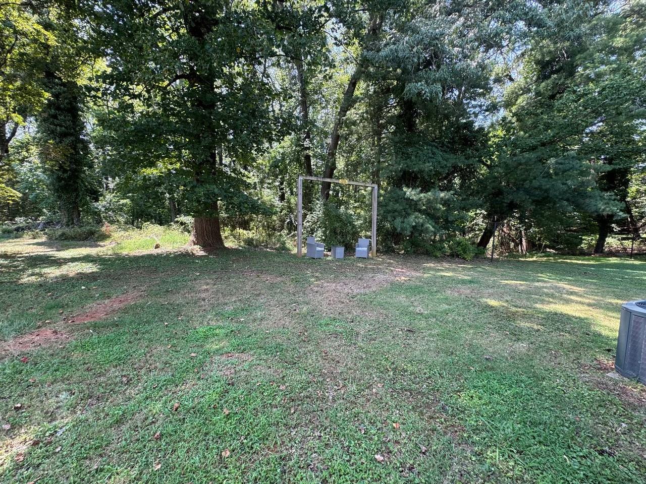 621 Hood St - Photo 2 of 10