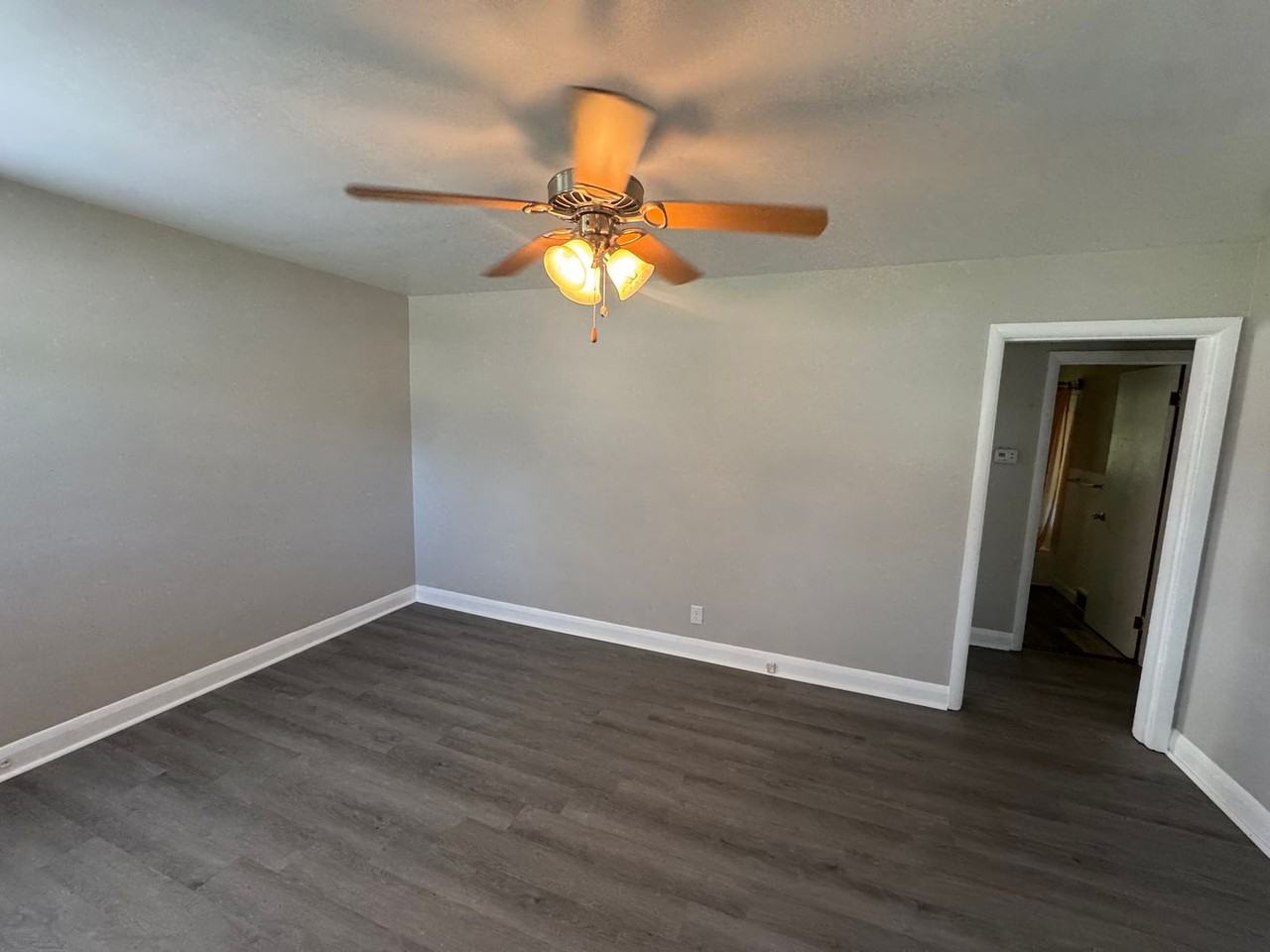 621 Hood St - Photo 3 of 10