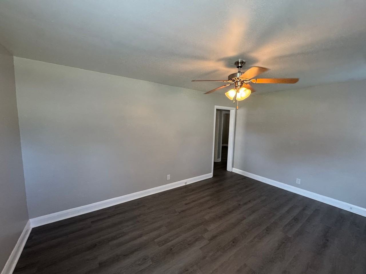 621 Hood St - Photo 4 of 10