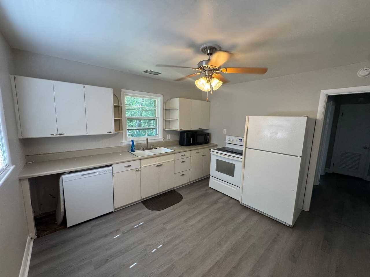 621 Hood St - Photo 5 of 10