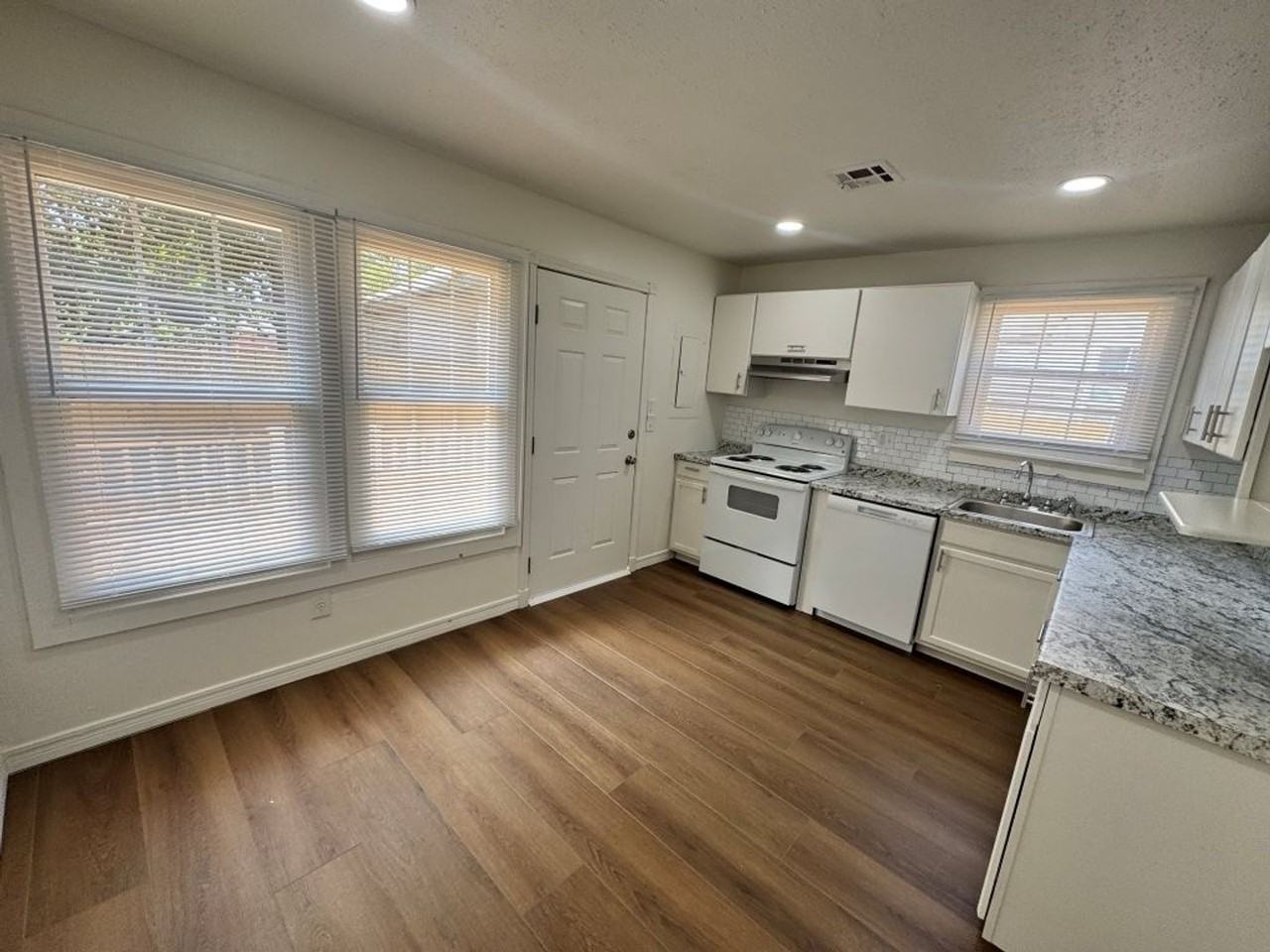 1417 W Idaho Ave - Photo 7 of 15