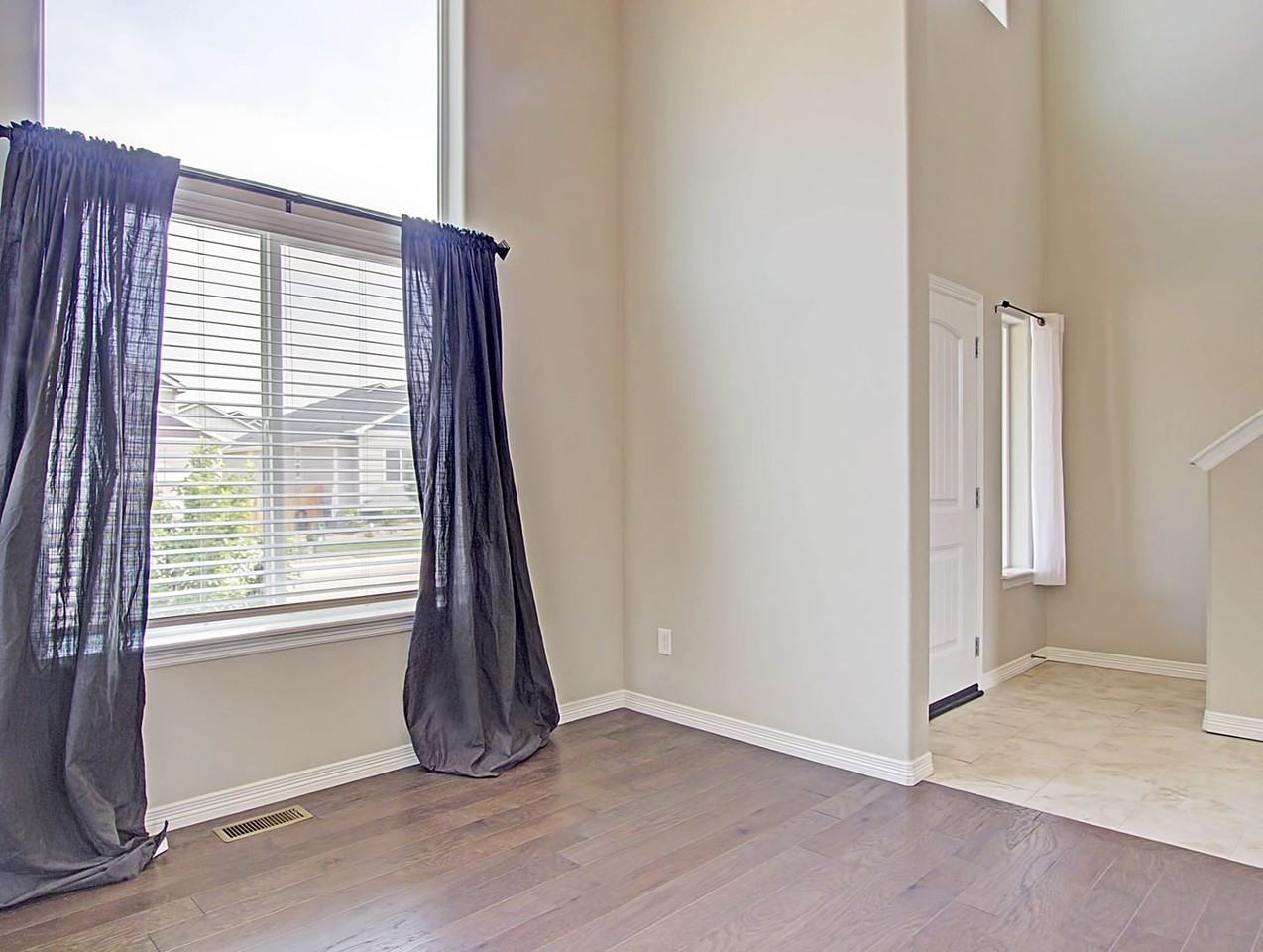10801 Saco Dr - Photo 3 of 22