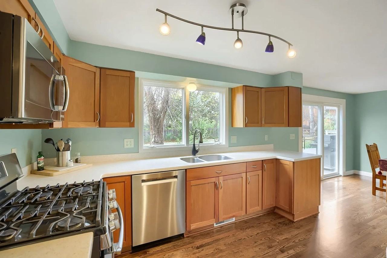 4556 Apple Way - Photo 3 of 21