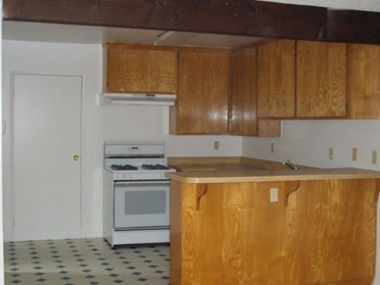 2 BEDROOM 1 BATH DOWNSTAIRS UNIT ON SILVERSTRAND BEACH - Photo 2 of 5
