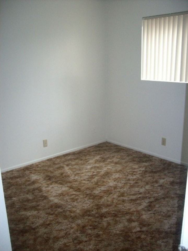 2 BEDROOM 1 BATH DOWNSTAIRS UNIT ON SILVERSTRAND BEACH - Photo 3 of 5