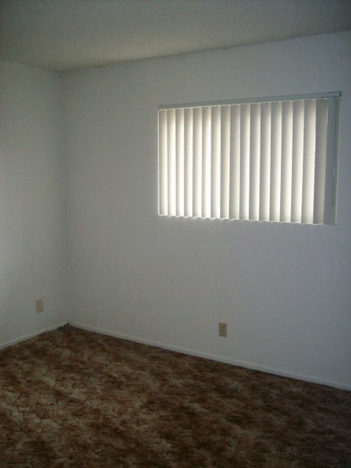 2 BEDROOM 1 BATH DOWNSTAIRS UNIT ON SILVERSTRAND BEACH - Photo 4 of 5