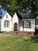 featured image of 806 E University Ave