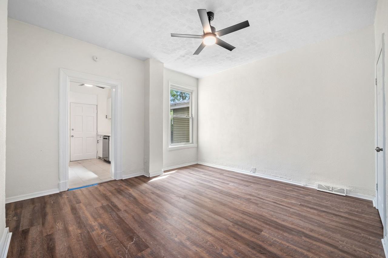 12 Edith Pl - Photo 5 of 15