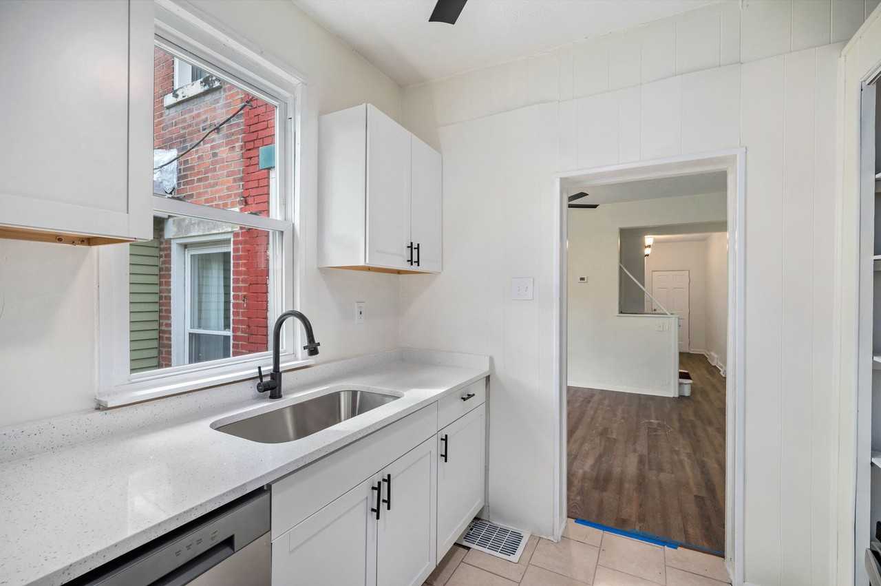 12 Edith Pl - Photo 7 of 15