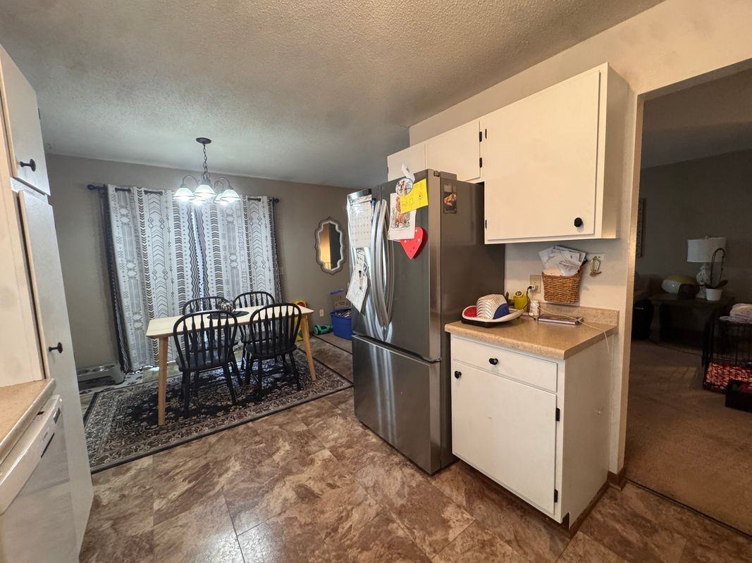 1097 Regency Dr - Photo 4 of 16
