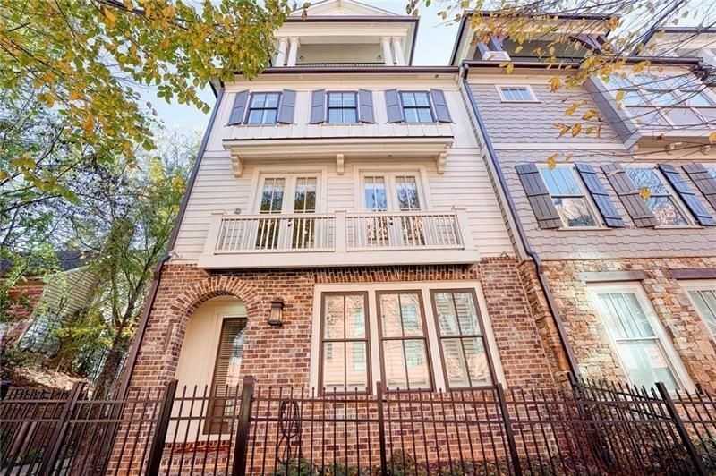 984 Memorial Walk Se - Photo 2 of 38