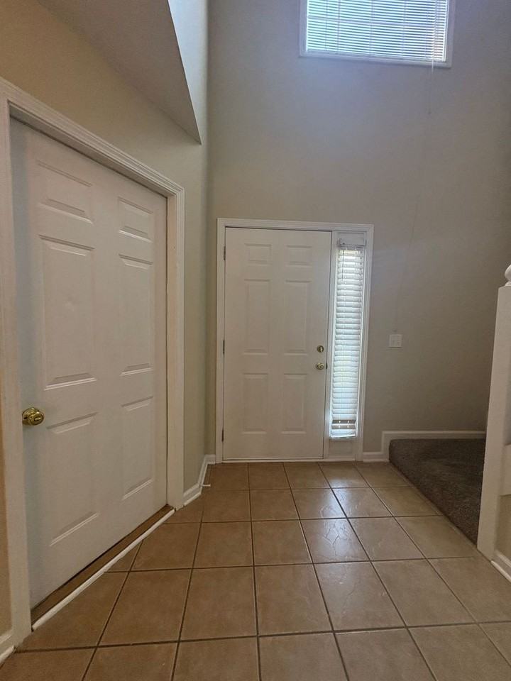 125 Winthrope Ln - Photo 2 of 37
