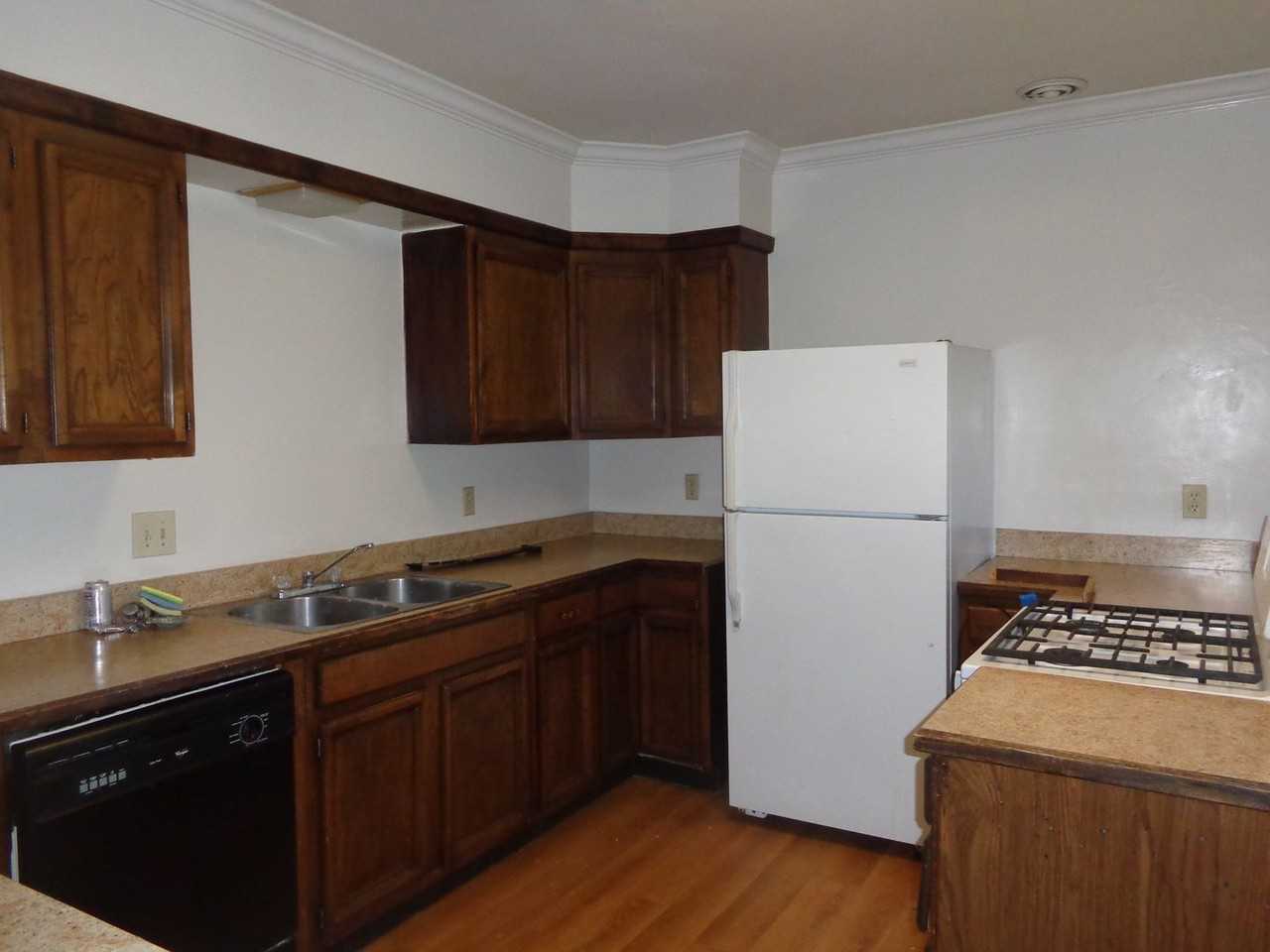 1021 Coulter Pine Rd - Photo 3 of 17