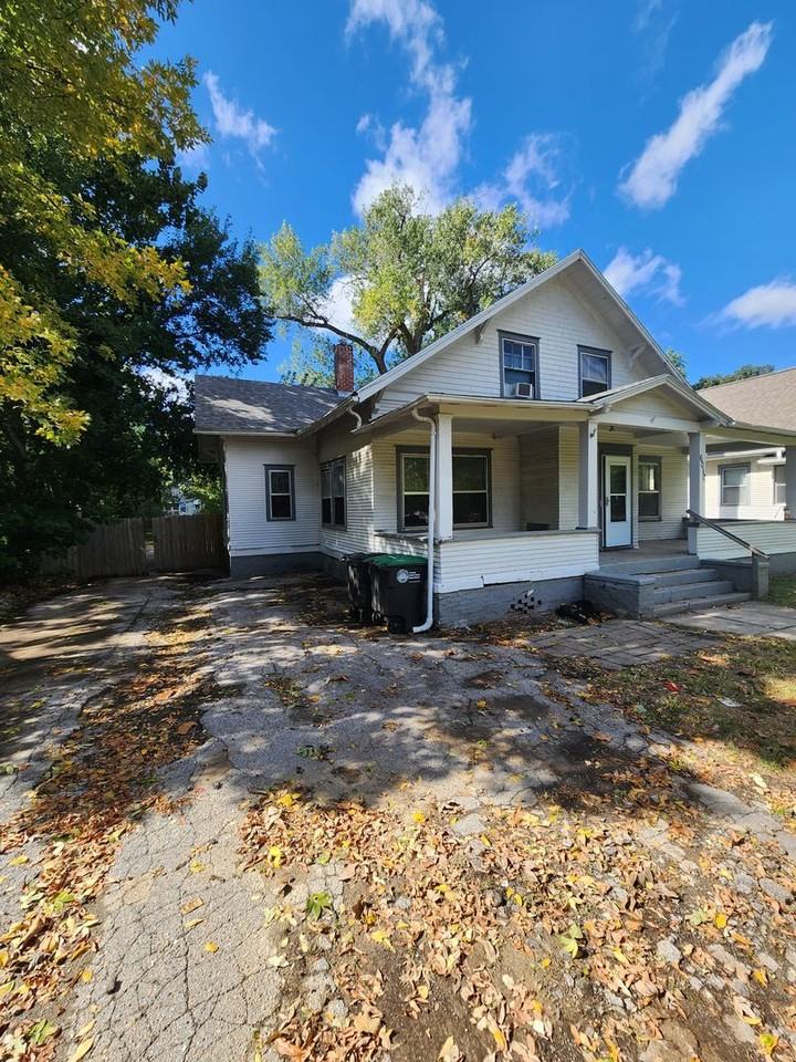 6010 Florence Blvd - Photo 2 of 46