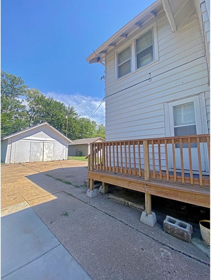 6715 Florence Blvd - Photo 2 of 3