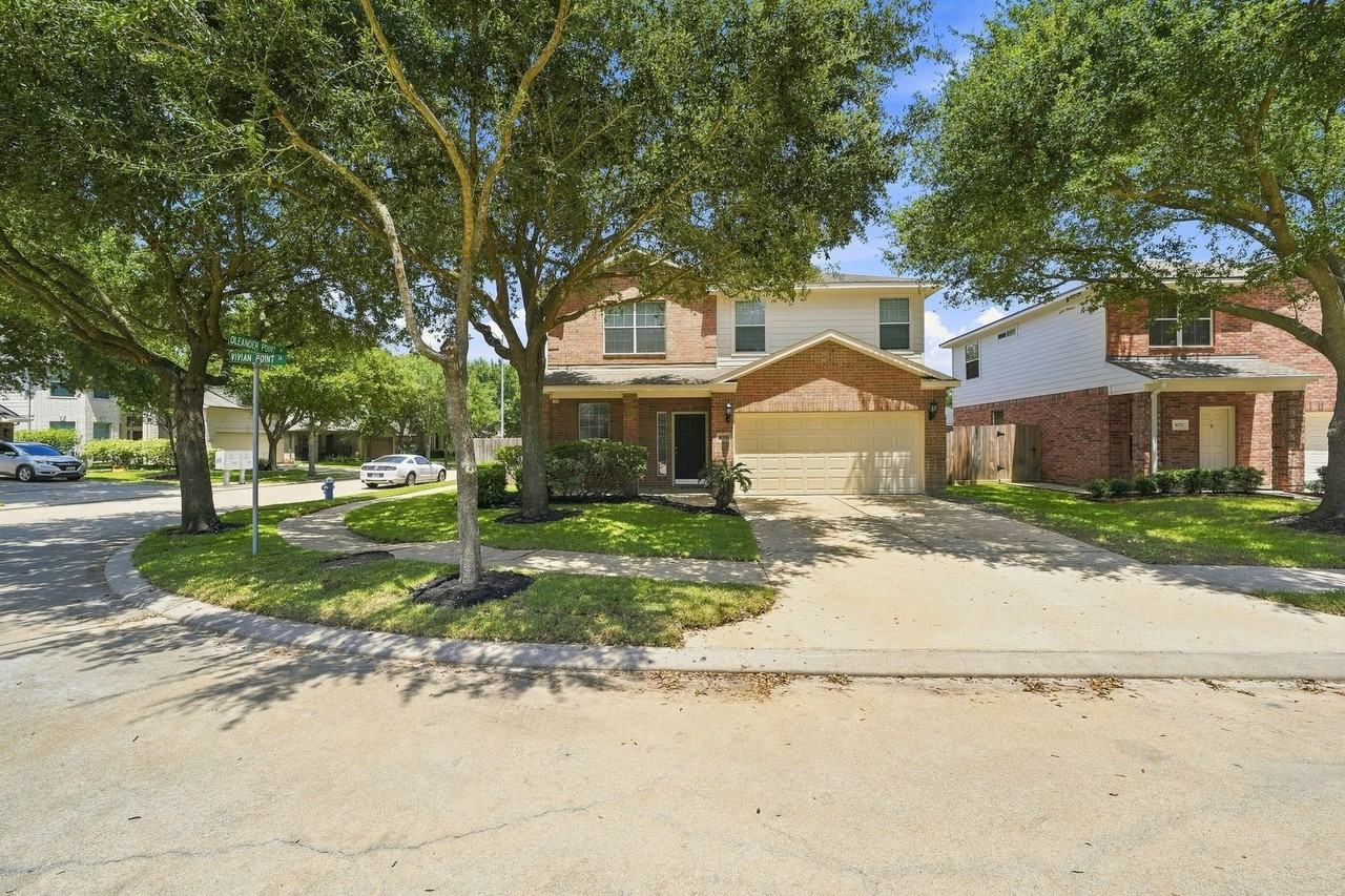 16726 Vivian Point Ln - Photo 2 of 42