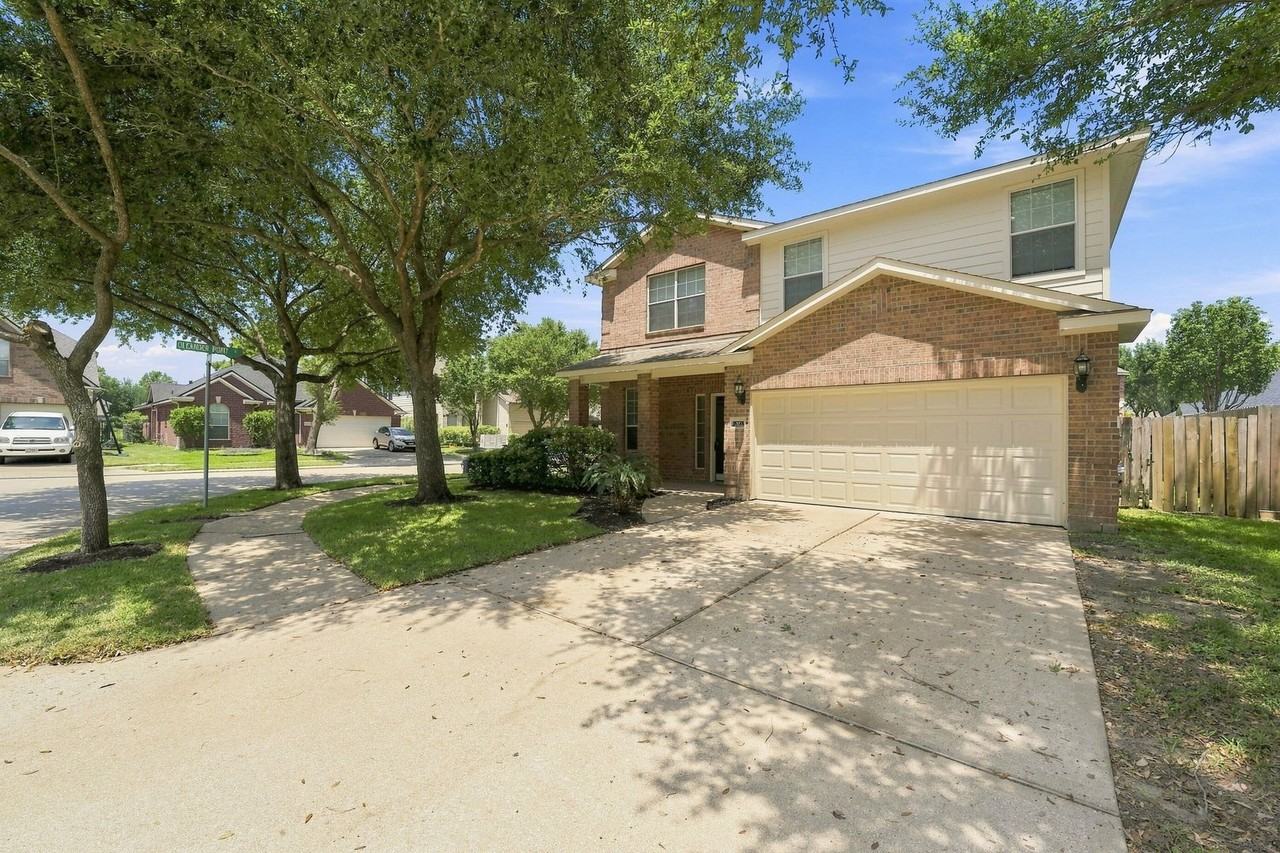 16726 Vivian Point Ln - Photo 4 of 42