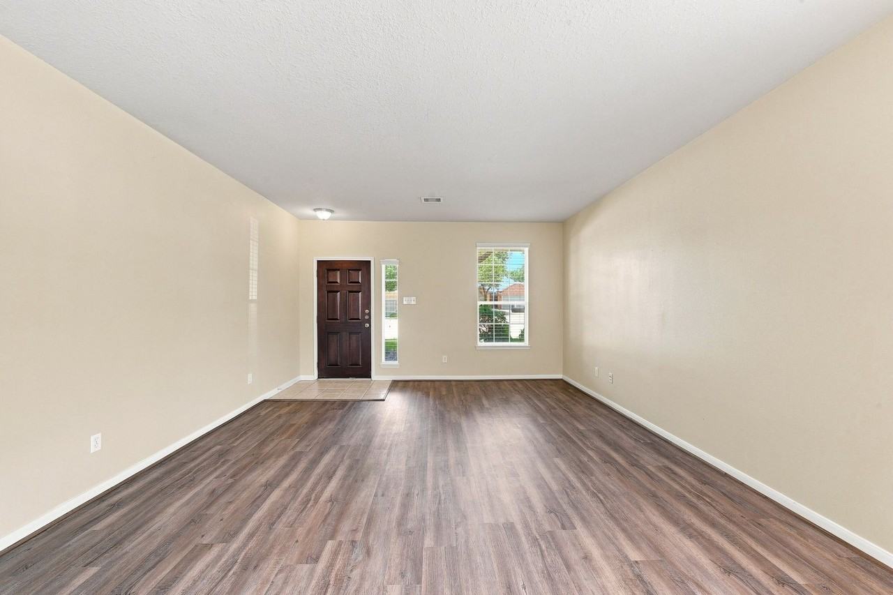 16726 Vivian Point Ln - Photo 7 of 42