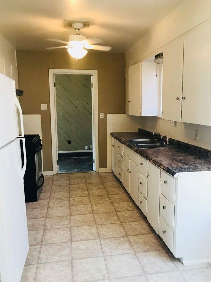 3018 48th St - Photo 2 of 10