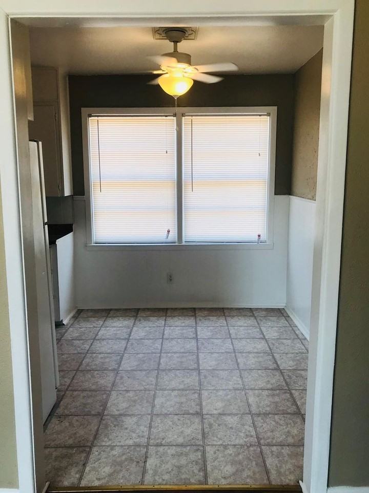 3018 48th St - Photo 4 of 10