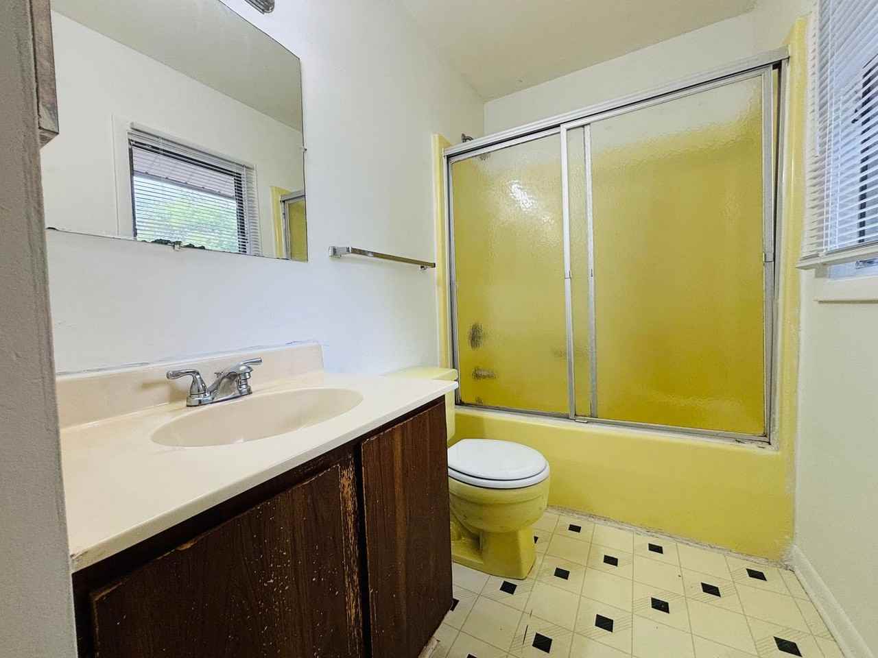 323 Shenandoah Cir - Photo 4 of 18