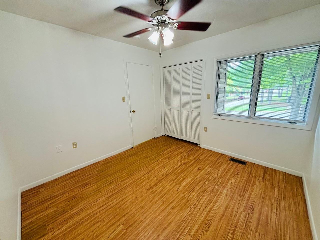 323 Shenandoah Cir - Photo 6 of 18
