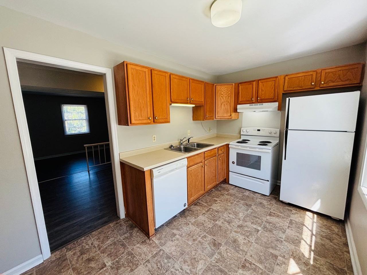 2712 Wellesley Ct - Photo 4 of 21