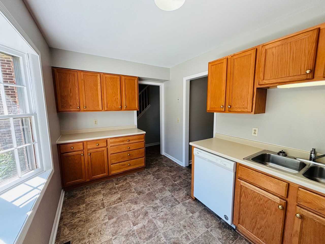 2712 Wellesley Ct - Photo 5 of 21