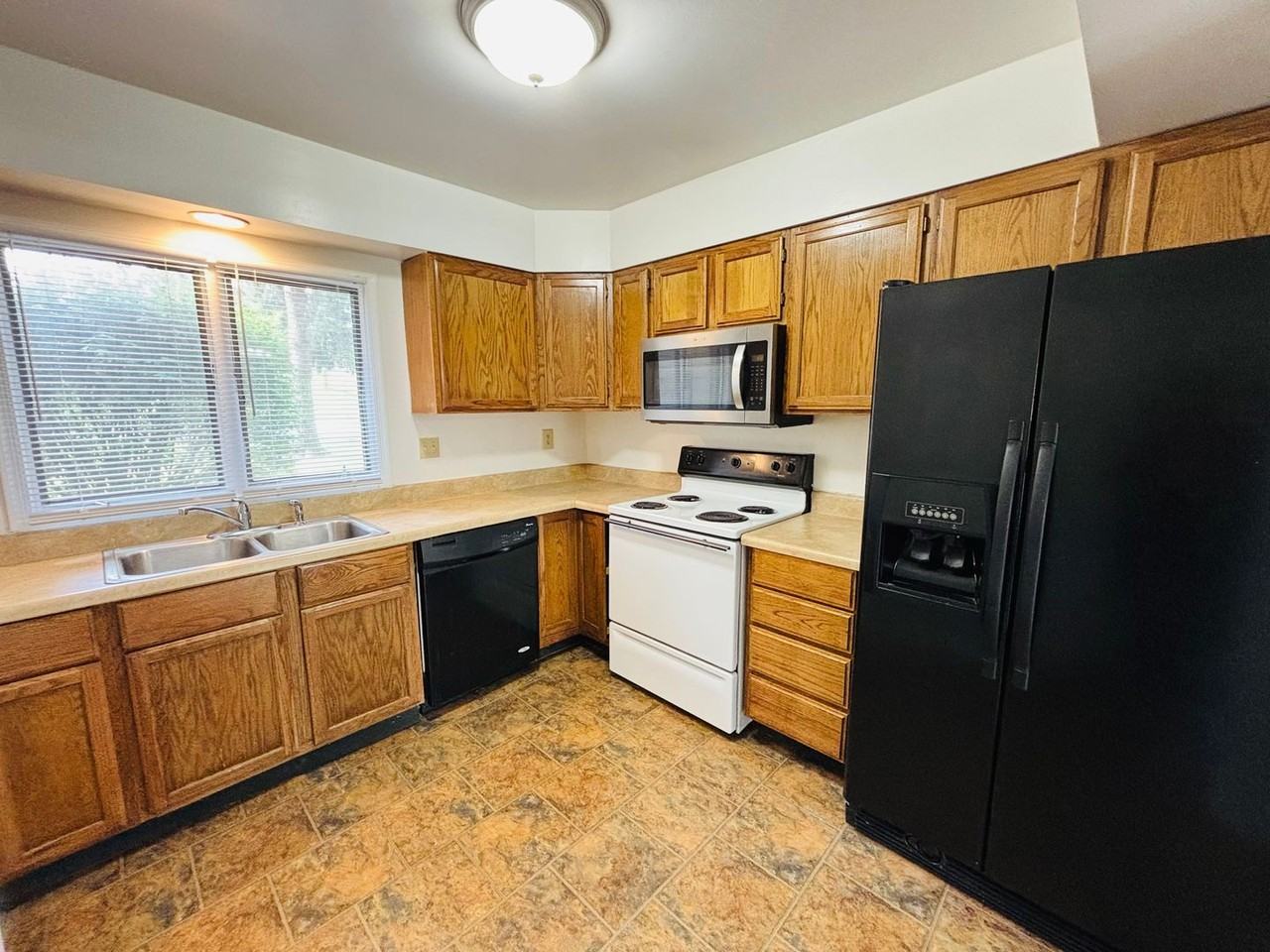 306 Shenandoah Cir - Photo 5 of 17