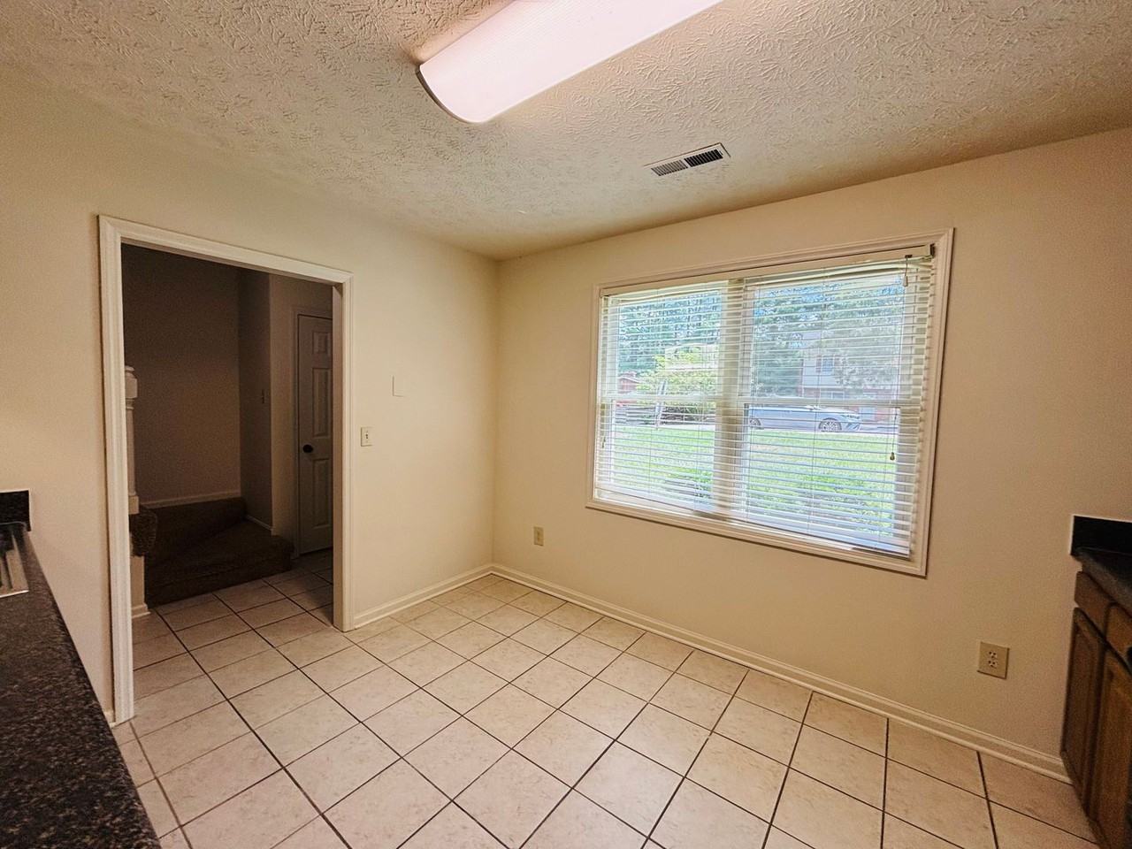 1704 Emerald St - Photo 5 of 19
