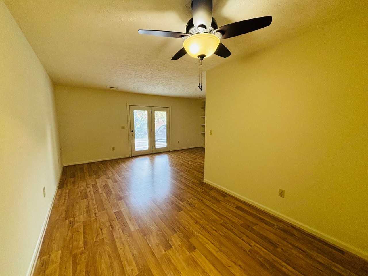 1704 Emerald St - Photo 6 of 19