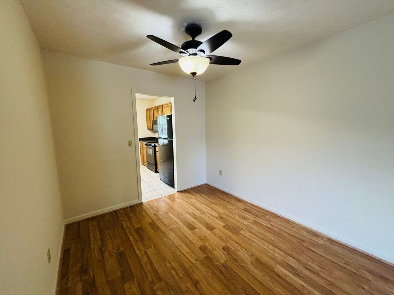 1704 Emerald St - Photo 7 of 19
