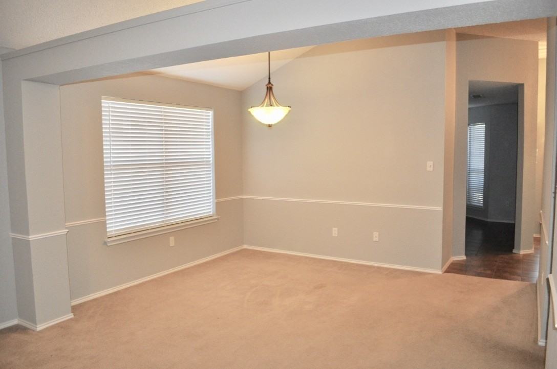 229 Lancelot Dr - Photo 3 of 17