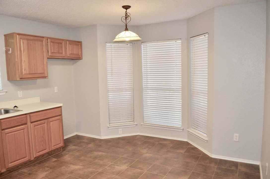 229 Lancelot Dr - Photo 5 of 17