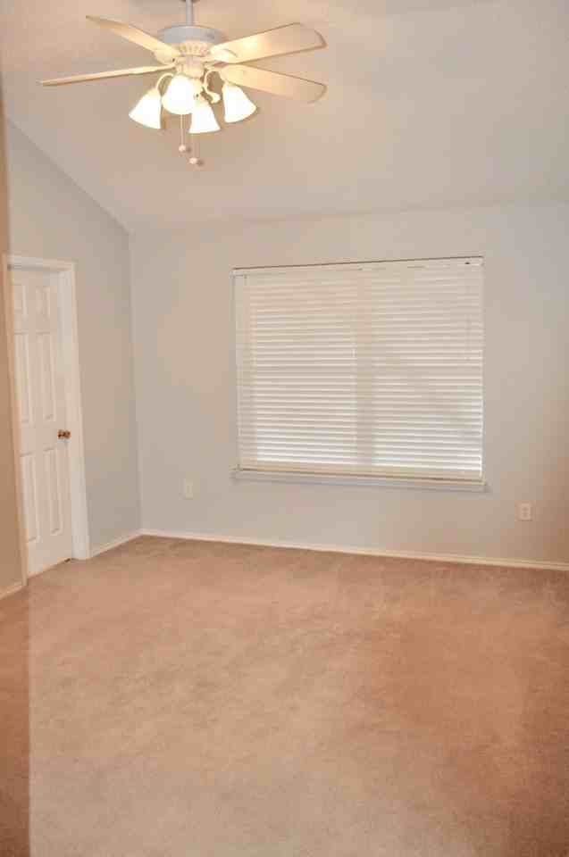 229 Lancelot Dr - Photo 6 of 17