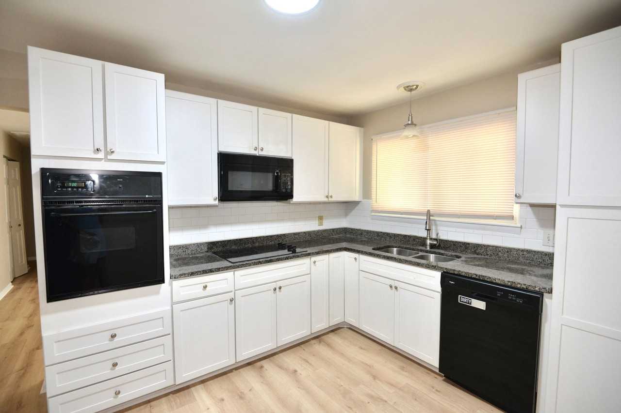 278 Appian Ave - Photo 7 of 26