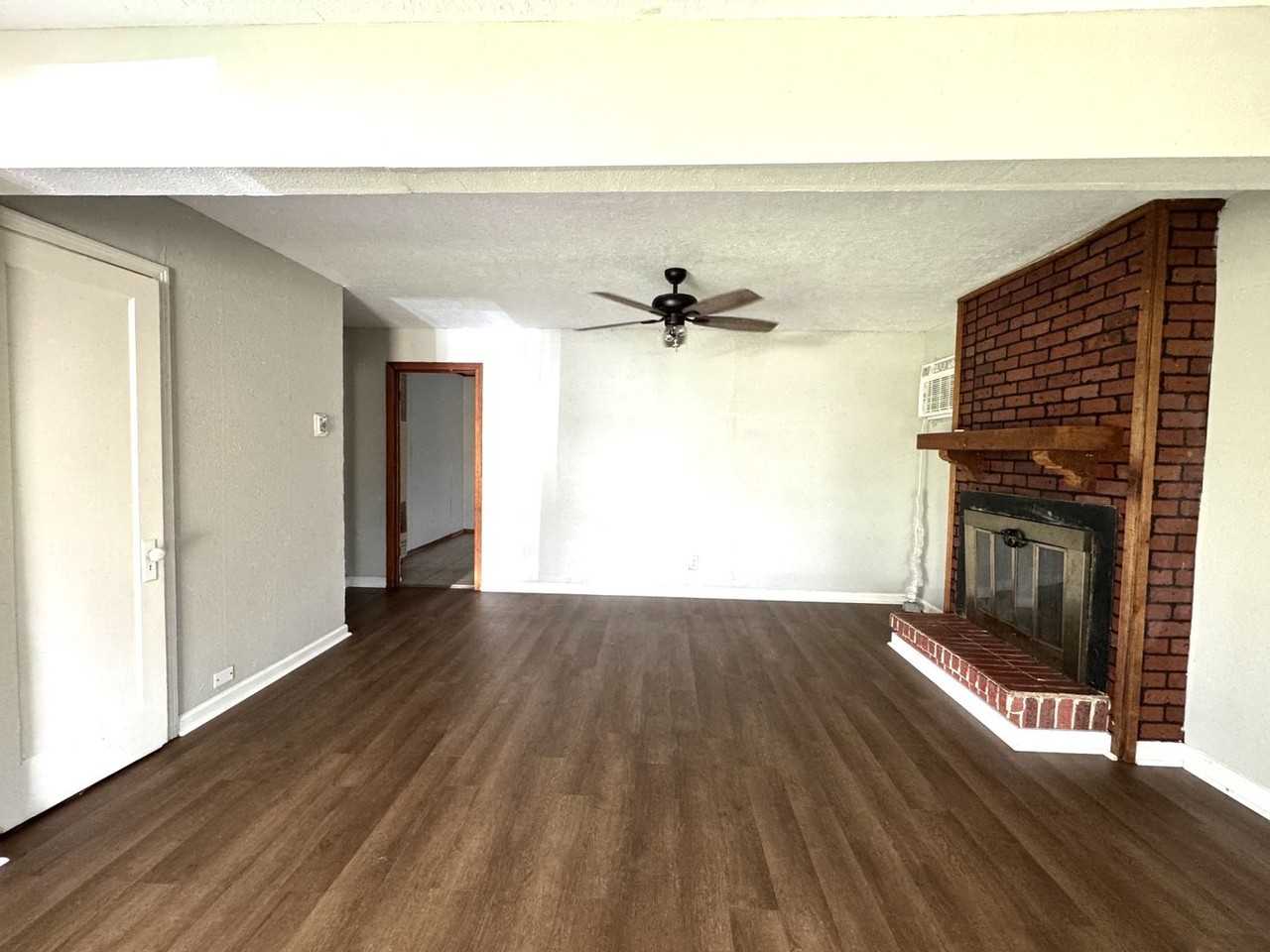 3605 Center St - Photo 2 of 11