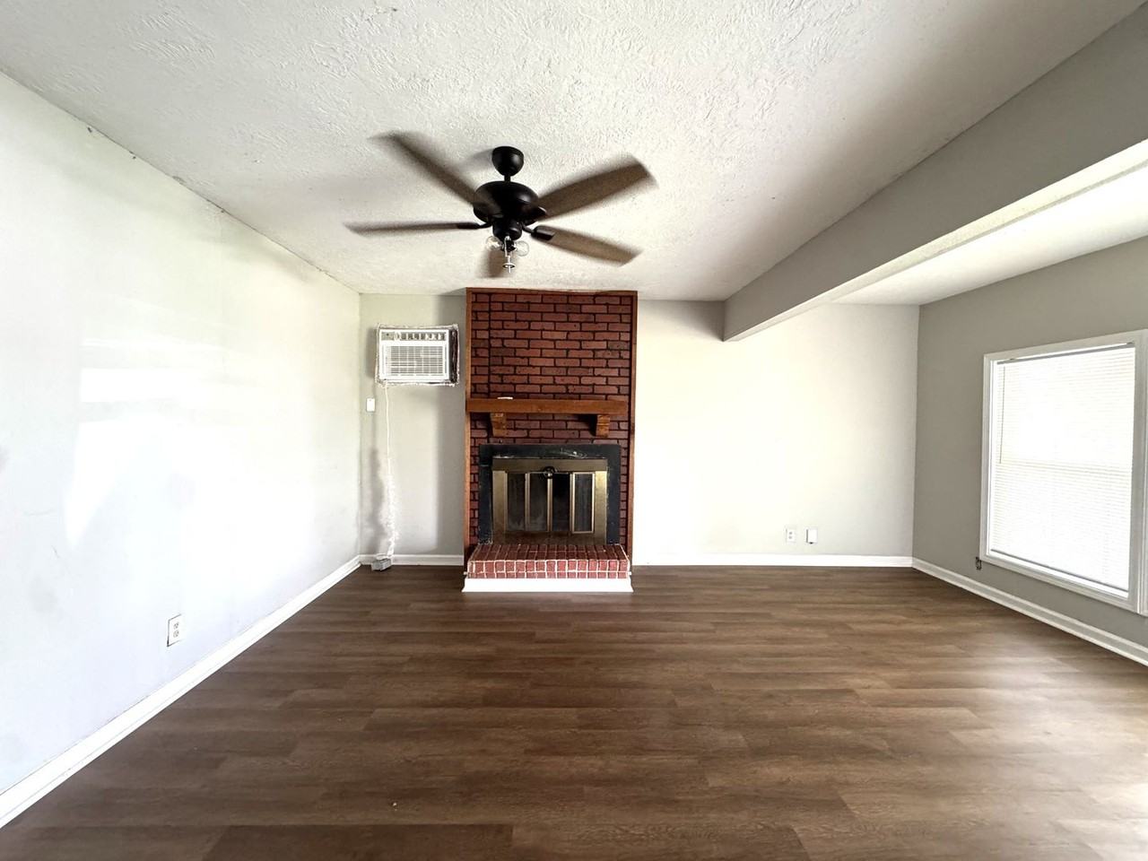 3605 Center St - Photo 3 of 11